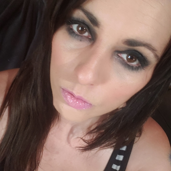 Meet your Posher, Krystal - Picture 2 of 5